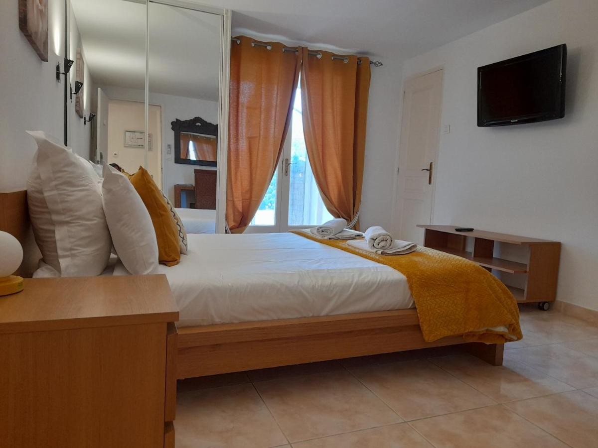 Hotel Villa Maya Gassin Esterno foto